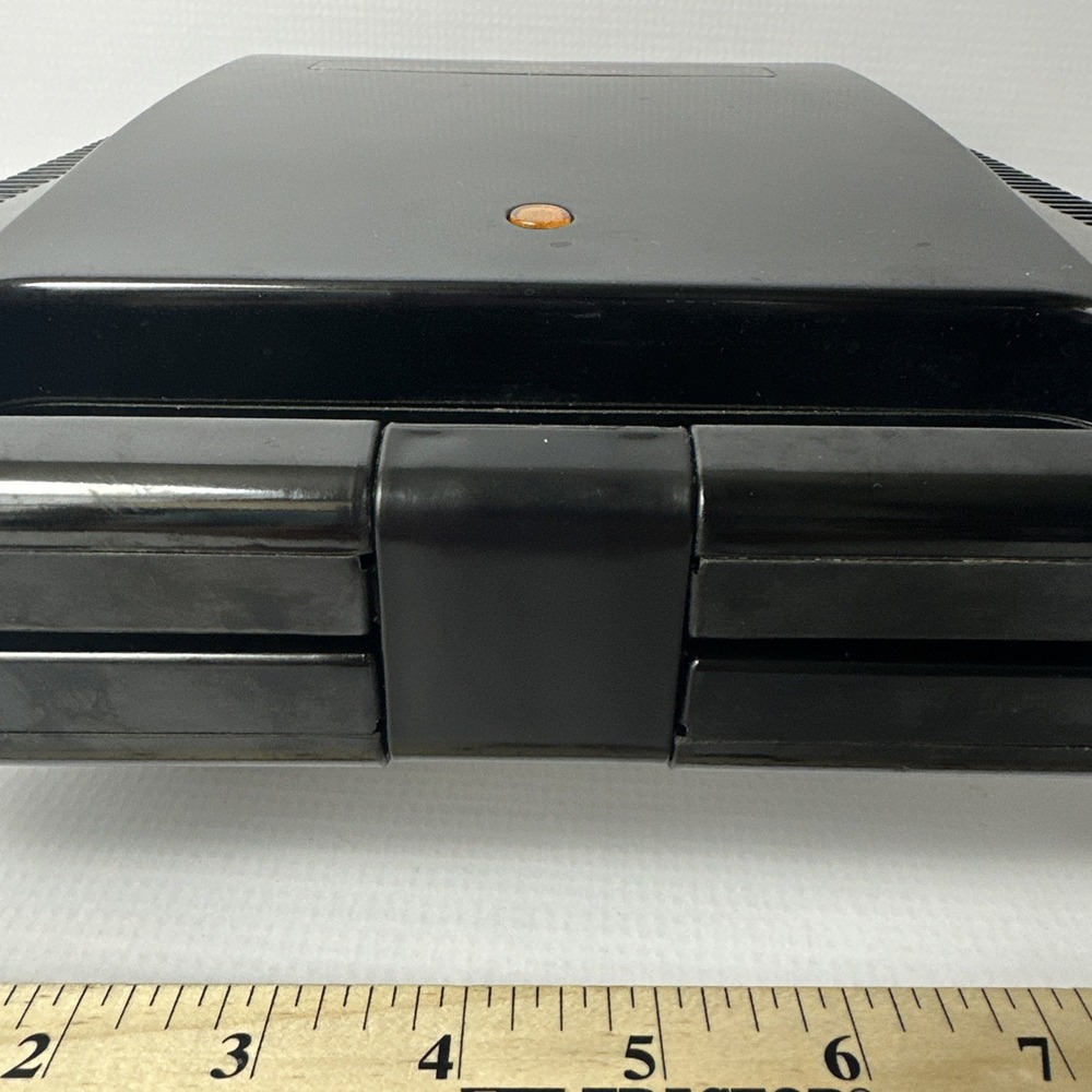 Vintage Salton Electric Belgian Waffle Maker Model WM-4 Black Nonstick Works - Picture 4 of 8